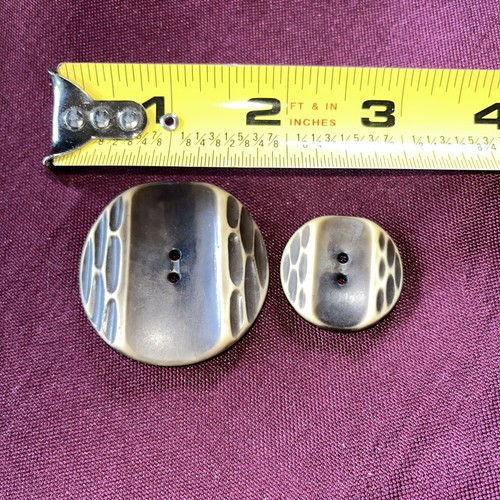 2 Vintage braune Kunststoff Mantelknöpfe Holzmaserung Optik - Bild 2 von 4