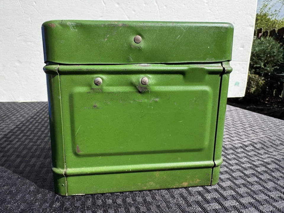 Caja de herramientas vintage de aparejos de pesca Climax Metal Products verde Art Deco cerradura y llave Foto 2 de 4