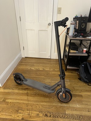 Electric Scooter 350W Motor, 19 MPH, 21 Mile Range,  READ DESCRIPTION