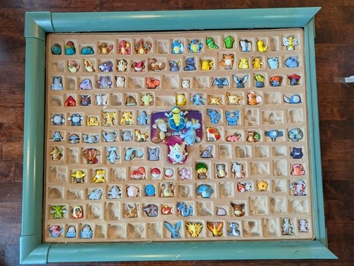 Vintage Pokémon Collectors Case Hasbro 151 + Togepi Ban Presto Tomy Figure Lot
