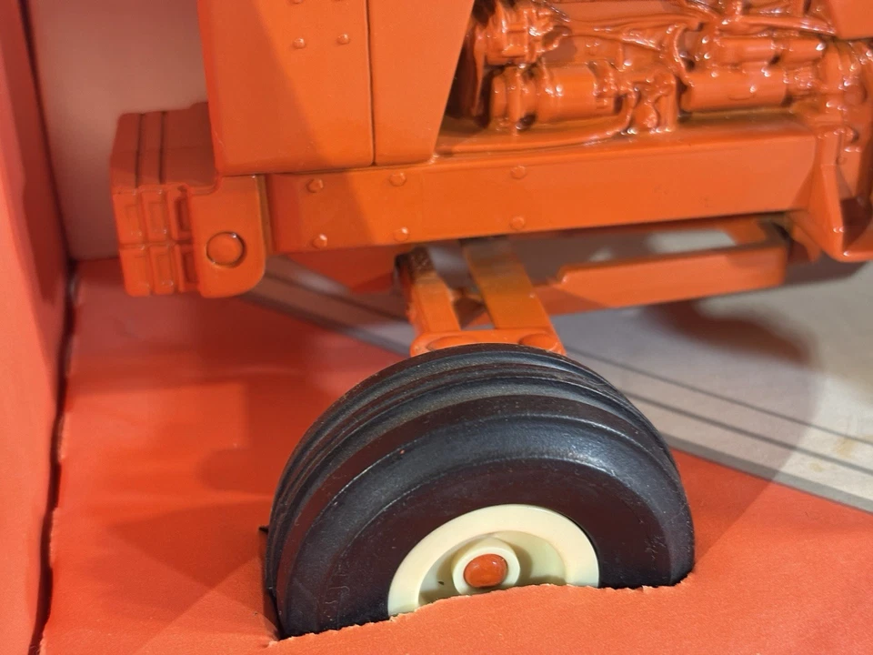 1:16 ALLIS CHALMERS "TWO-TWENTY" TRACTOR AGRÍCOLA ERTL FUNDIDO A PRESIÓN con CAJA Foto 3 de 4