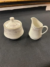 Vintg ROYAL LIMITED "Antique Lace" Creamer & Sugar Bowl w/ Lid Floral Gold Trim