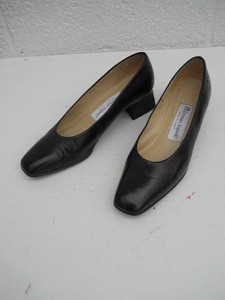 etienne aigner classic pumps