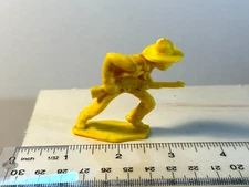 Tim Mee plastic VTG 1960's 60mm yellow Cowboy running with rifle