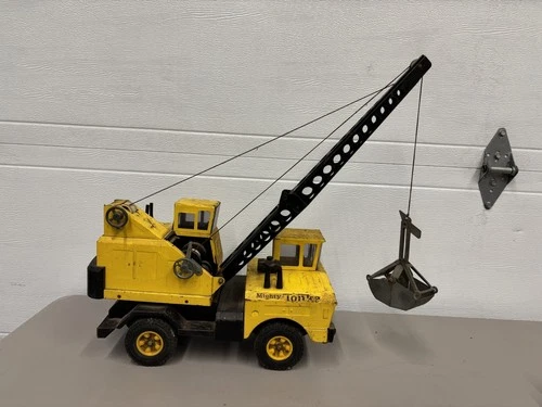 VINTAGE 1970's MIGHTY TONKA CRANE WITH CLAM SHELL BUCKET Completely Works!