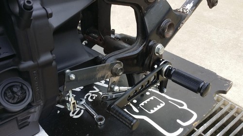 UNIVERSAL REARSETS FOOT PEGS BOBBER CAFE RACER FOR HONDA CB350 CB450 CB550 CB750 - Picture 3 of 10