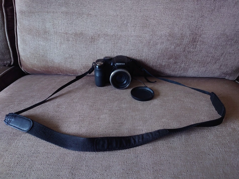Fujifilm FinePix S1730 12MP 15x Optical Zoom Digital Camera Black - Working, photo 1 of 5
