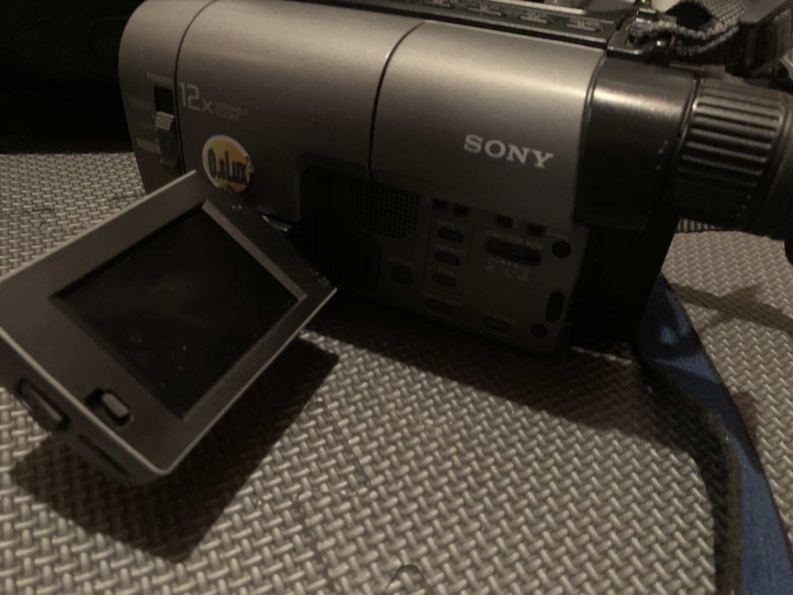 Sony Handycam CCDTRV11 Video8, Camera, Charger, Batteries, Manual