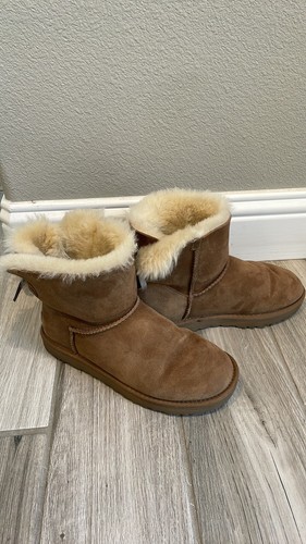 ugg bailey bow ii size 6