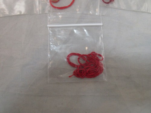 Au Ver A Soie Lot of 7 Reds 100% Stranded Silk Ind, Floss-A-Way Bags A116 - Picture 4 of 4