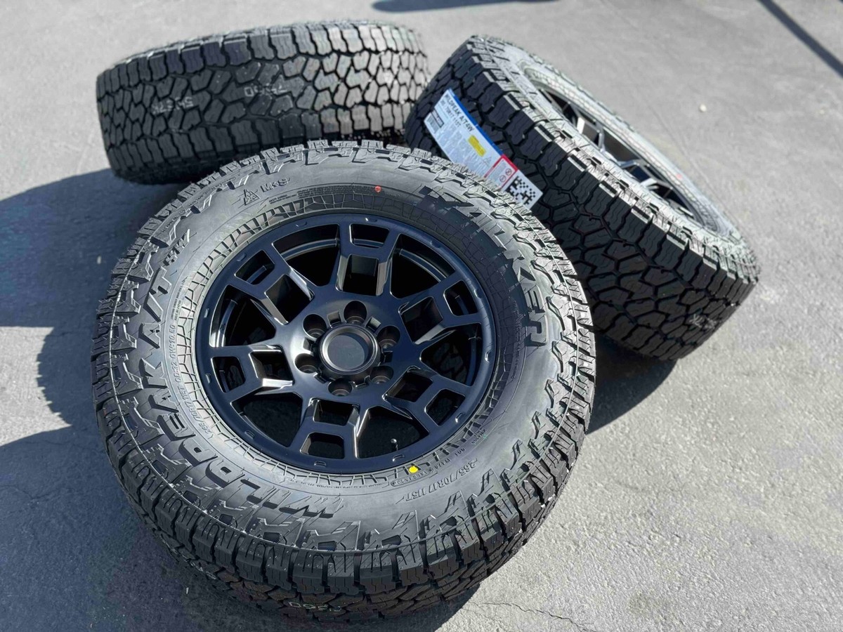 2/2[新品] TOYOTA TRD 純正 R17 6x139.7 2/2[新品] TOYOTA TRD 純正 R17 6x139.7 2025年最新】139.7 6穴 17