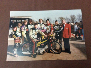 1990's EXETER FALCONS SPEEDWAY TEAM PHOTO ( GOOD CONDITION )