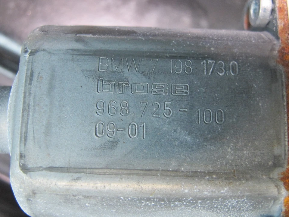 07-13 BMW E93 335i REGULADOR DE JANELA TRASEIRO ESQUERDO CONVERSÍVEL COM MOTOR FABRICANTE DE EQUIPAMENTO ORIGINAL - Imagem 4 de 4