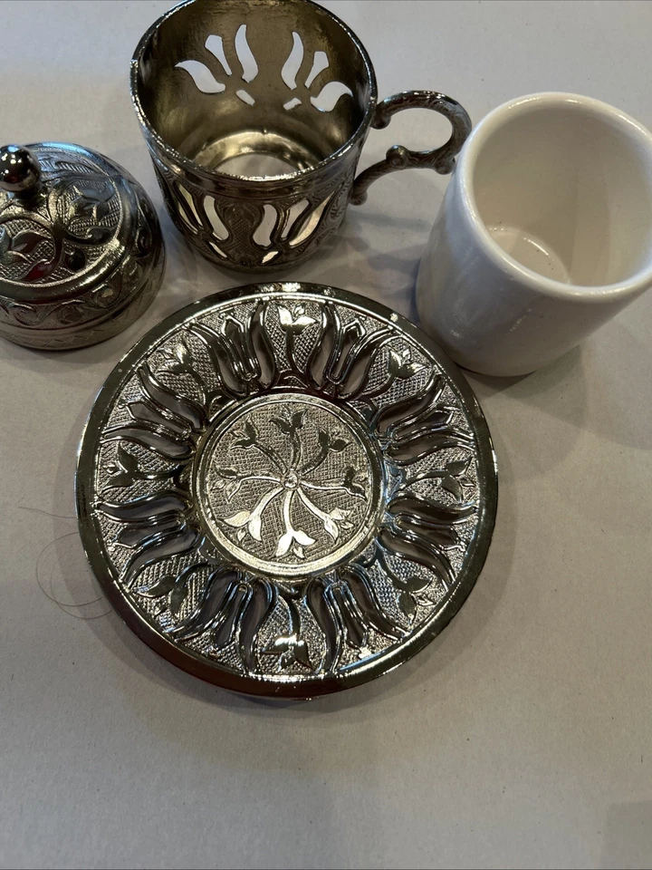 Набор турецких кофейных чашек - фарфоровая чашка внутри серебристый металлический держатель с крышкой  - Изображение 4 из 4