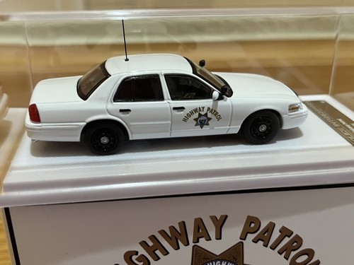 Rollin 1:64 California Highway Patrol Ford Crown Victoria Polar Bear CHP RTS NIB - Picture 11 of 19
