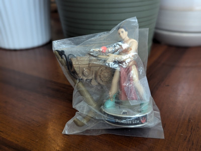 Attacktix SUPER RARE Series 4 Princess Leia CHROME BASE IN ORIGINAL PACKAGING!! 