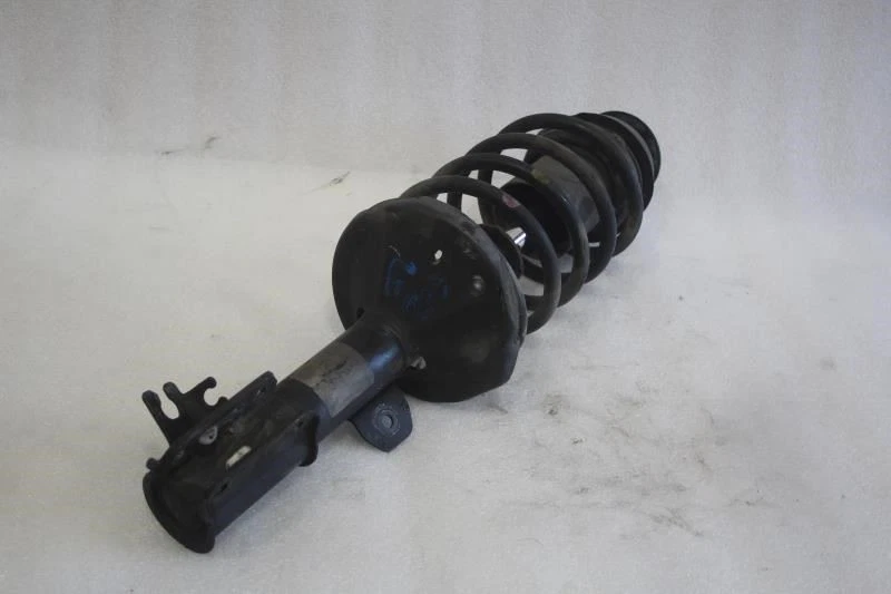 Suzuki Reno 2008 muelle de puntal delantero izquierdo del lado del conductor Foto 2 de 4