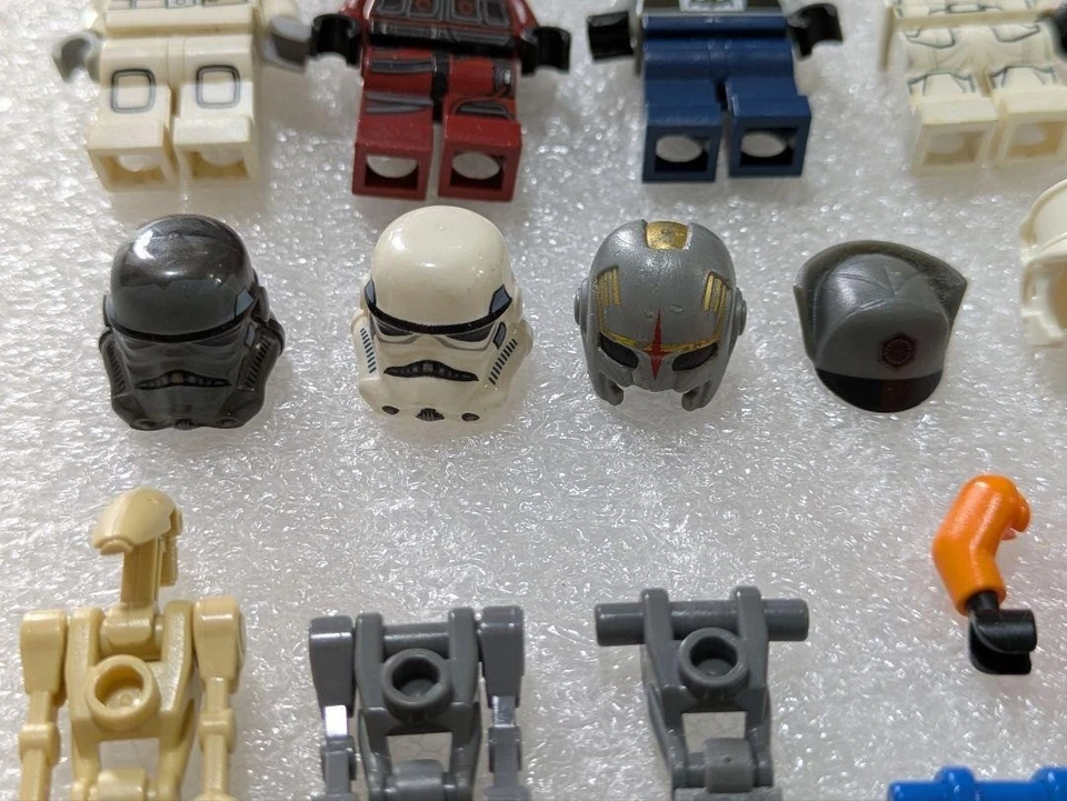 Minifigura LEGO: Batman, oficial de Nova Corps, artillero/yeoman zombies Foto 3 de 4