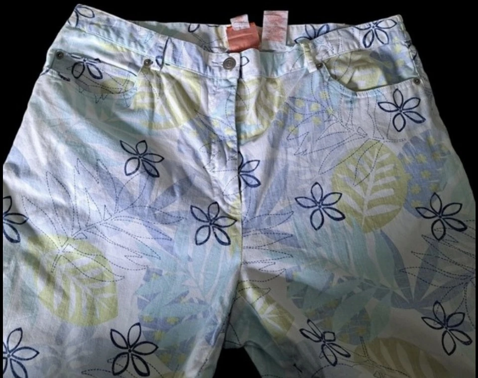 Hearts of Palms Womens Sz 16 White Colorful Palm Tree Print Stretch Crop Capri - Image 2 of 4