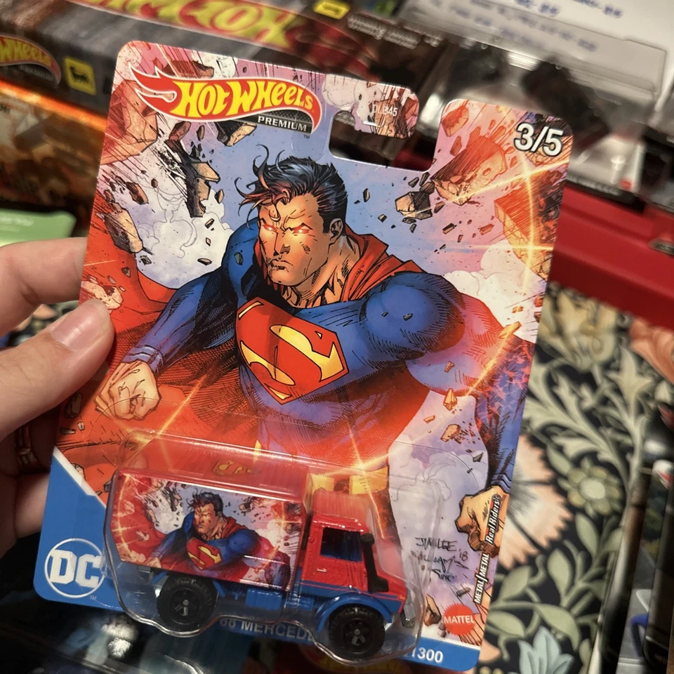 Hot Wheels Premium Pop Culture DC Comics Complete Set Of 4 Plus 5/5 batman 22 - Image 4 of 4