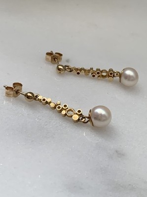 Modernist Ohrringe 9 kt Gold, Perlen, 70er Jahre, Schmetterlingsrücken, London Punze