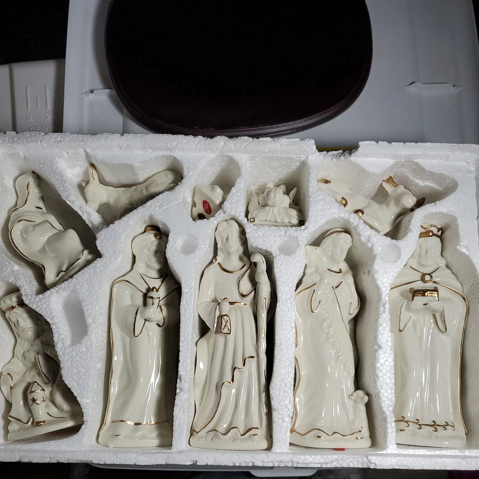 White Porcelain Nativity Set W Gold Accents 10pc JCPenny Home Collection Box X-E - Image 4 of 4