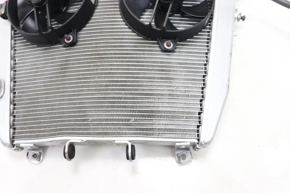 21-24 年 4 月 RSV4 原始设备制造商发动机收音机电机冷却收音机风扇左右 — 第 3/4 张图片