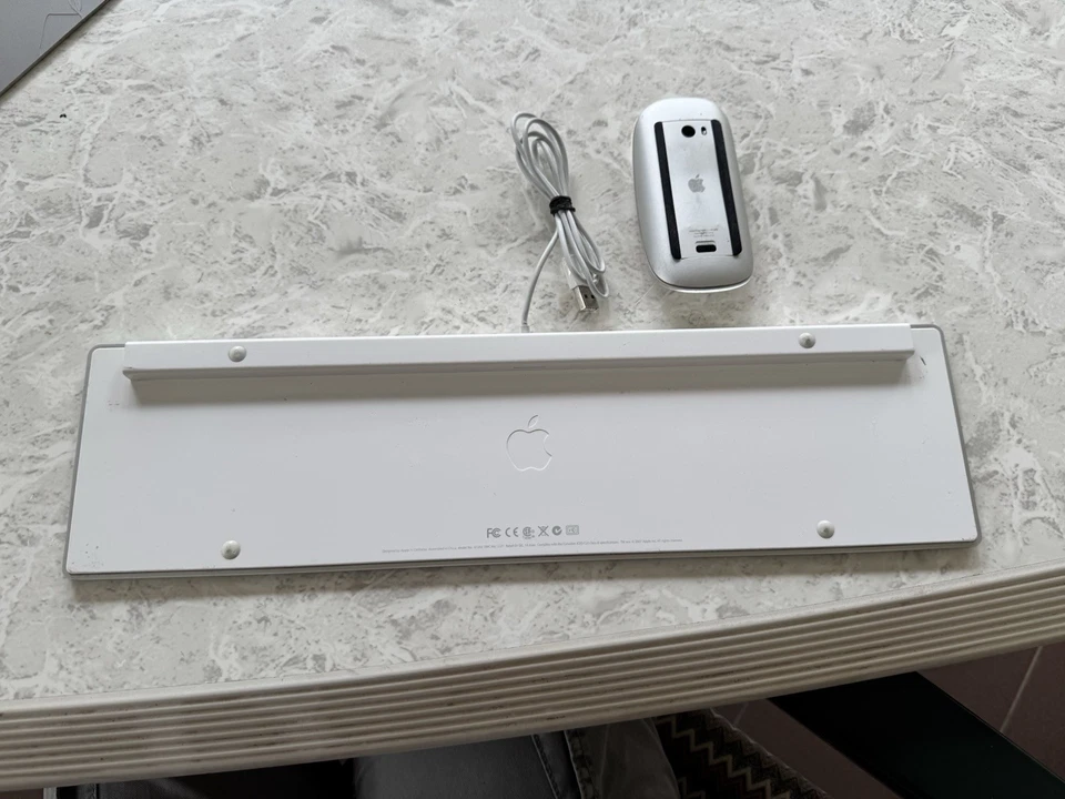 Set Apple Keyboard (USB) con tastierino numerico + Magic Mouse - Immagine 2 di 3