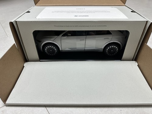 Hyundai IONIQ 5 matte Gold 1:18 Diecast - Picture 17 of 24