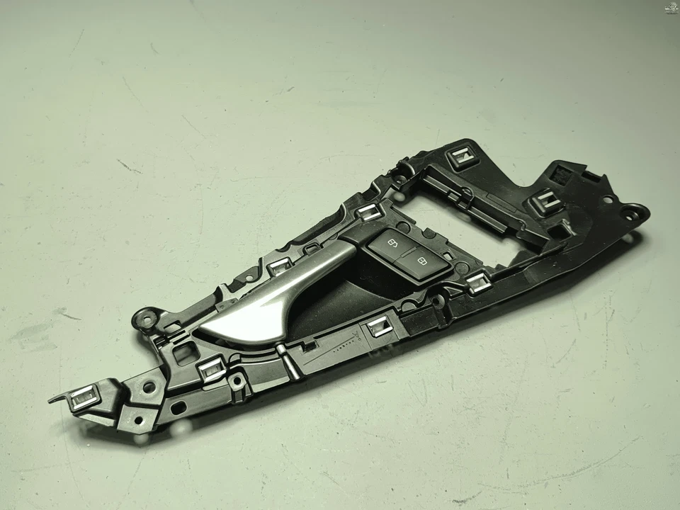 Manija de puerta interior del lado del pasajero delantero derecho OEM 2012-2018 Audi A6 S6 Foto 2 de 4