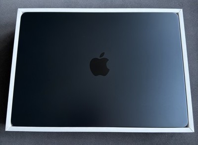 Apple MacBook Air 13 M3 Chip 256GB SSD 8GB Speicher Neu + Zubehör