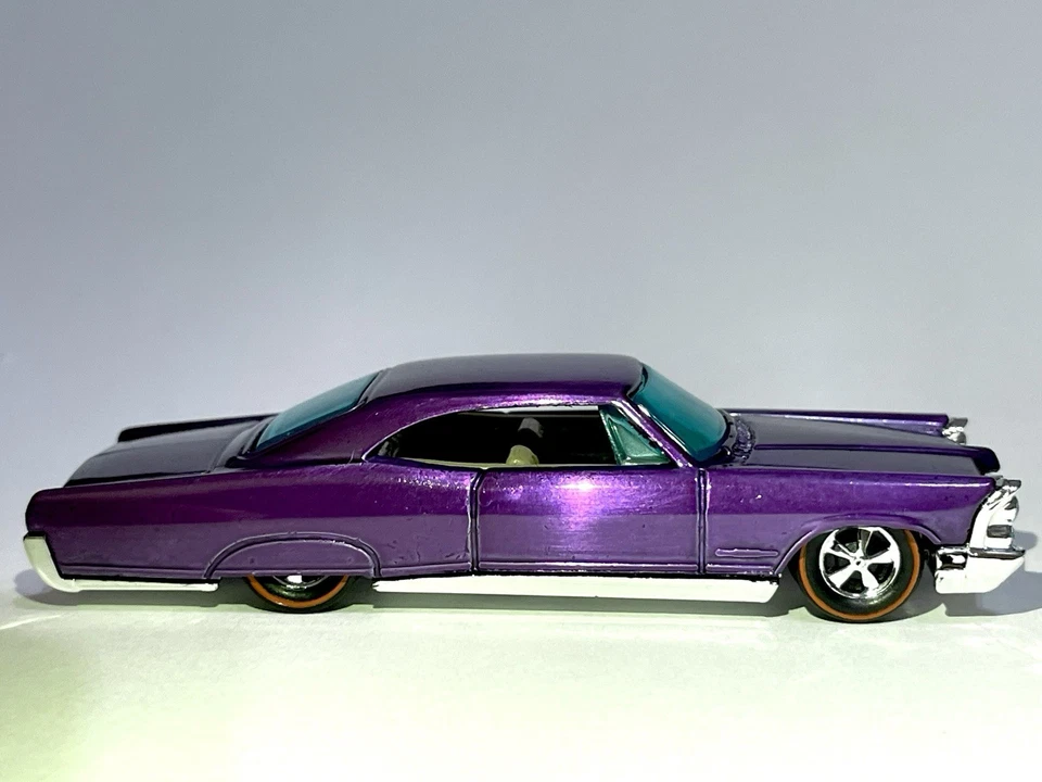🔥 Pontiac '65 Bonneville Redline Spectraflame púrpura Hot Wheels hecho a medida Foto 4 de 4