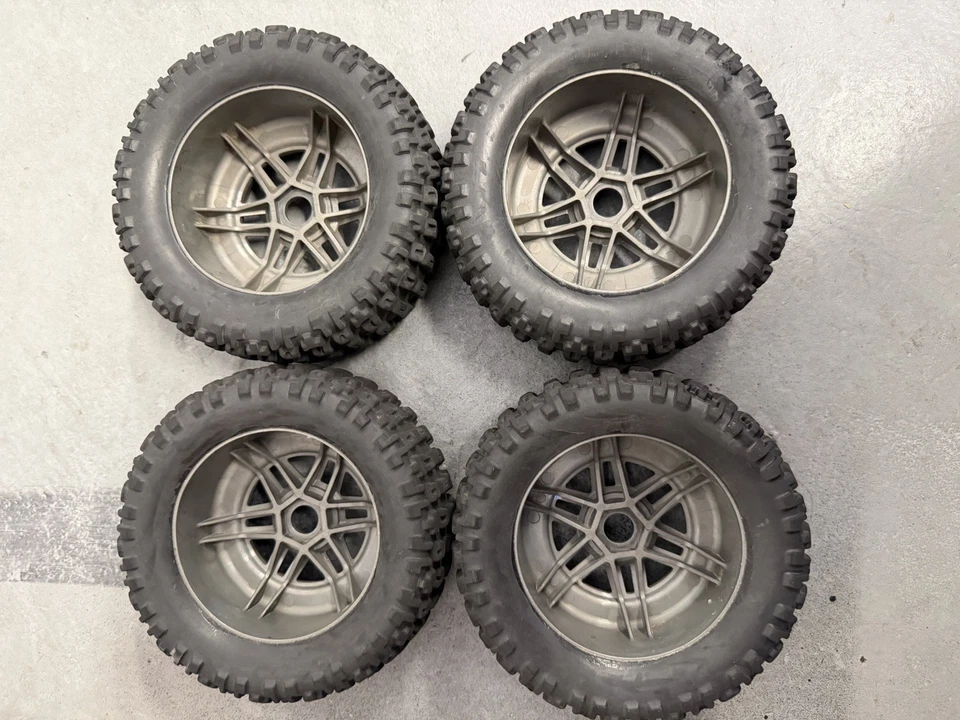 ARRMA 1/8 dBoots Fortress 2.4/3.3 Neumáticos y Ruedas, 17mm Hexagonal, Juego de 4 1/7 BLX Foto 3 de 4