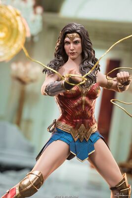 Hot Toys Wonder Woman 1984 1/6 scale Wonder Woman