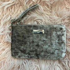Adrienne Vittadini Studio Velvet  Charging Wallet NWOT Charging Cord Champagne