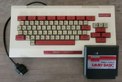 Nintendo Famicom Keyboard HVC-007 and Family Basic (Japan Import)