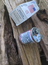 AmRad USA2204  5.0 MFD x 370 / 440 VAC Motor Run Capacitor Made in USA New