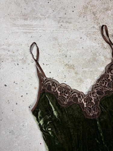 Mini robe vintage 2006 Dolce & Gabbana velours vert dentelle - Photo 13/19