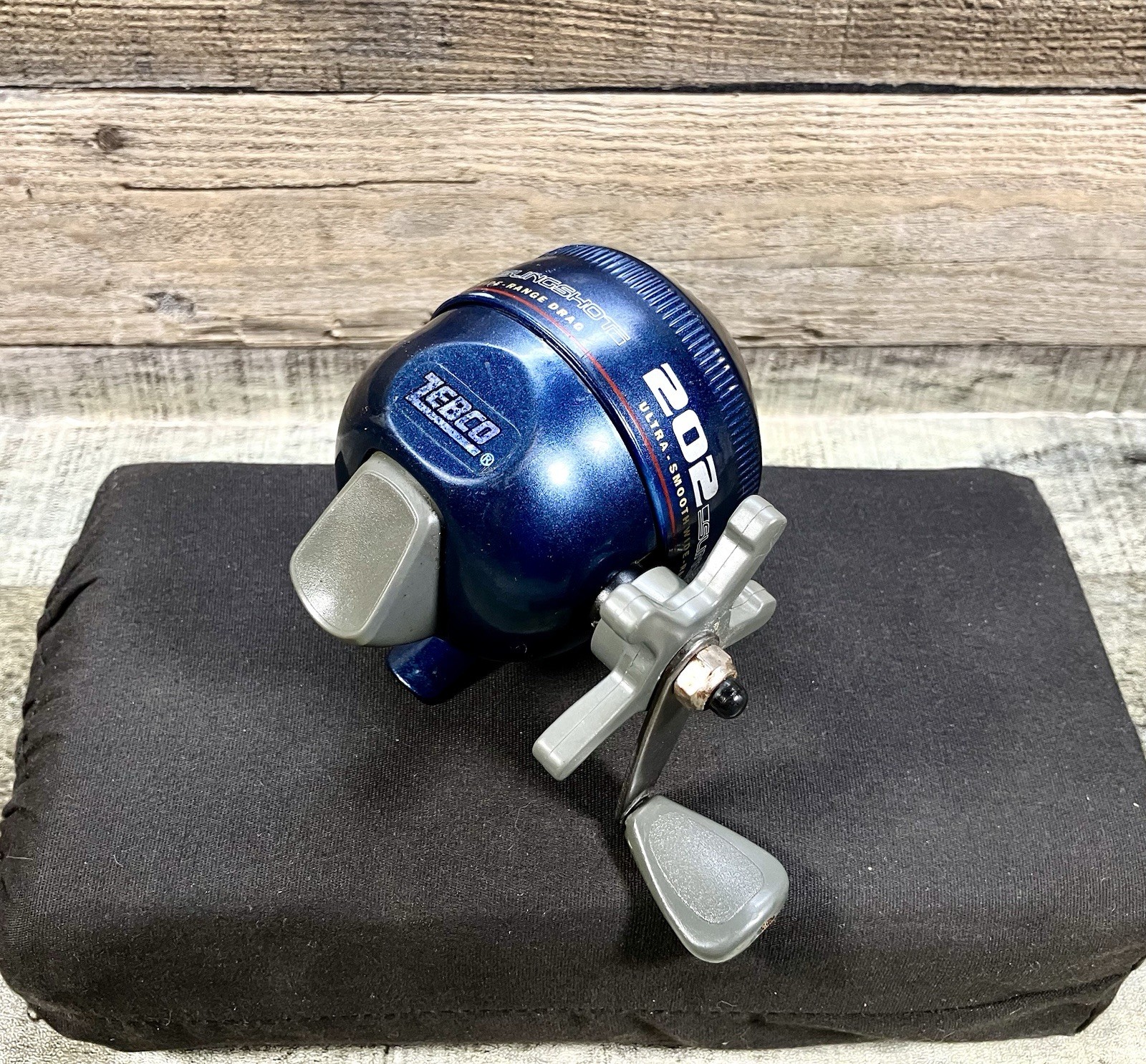 Zebco 202 Spincast Fishing Reel Blue Professionally Cleaned & Oiled Smooth