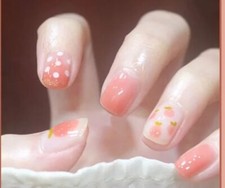 Kit de 24 uñas de prensa corta Peachy Keen con lima de pegamento diseño melocotón desnudo kawaii