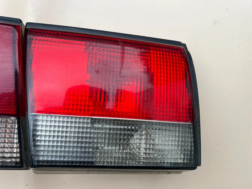 SAAB 900 CAB CONVERTIBLE 94-97  PASSENGER REAR NSR LIGHT LAMP 4468377 + Inner - Image 3 of 3