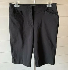 So Slimming Chico’s Women Size 0.5 small black shorts Bermuda stretch pre-owned-