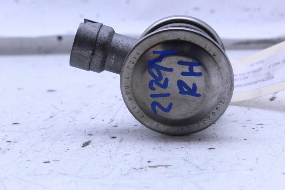 BMW M3 S65 EGR 2008-2013 válvula desviadora derecha OEM usada Foto 3 de 4