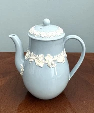WEDGWOOD Cream on Lavender COFFEE POT & LID Smooth Plain Edge Queensware