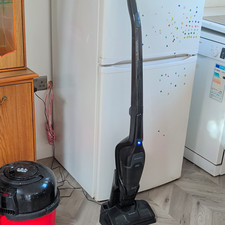 Shark Cordless Stick Vacuum Cleaner Bagless with Head Light, Black