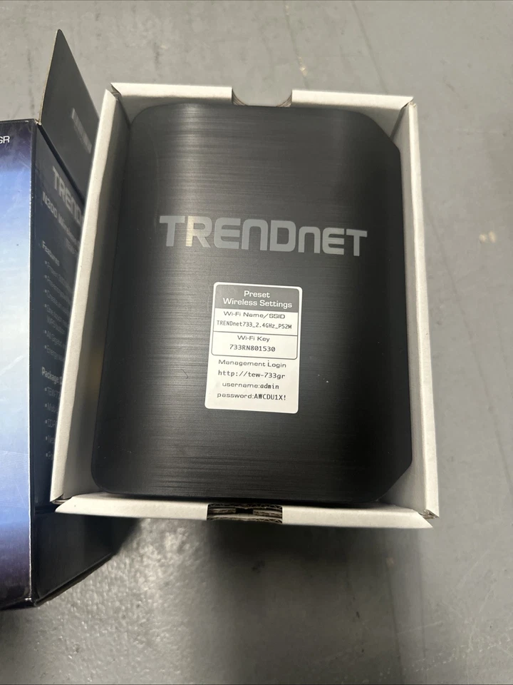 TRENDnet TEW-811DRU 300 Mbps 4-Port Gigabit Wireless N Router (TEW811DRU) - Image 2 of 3