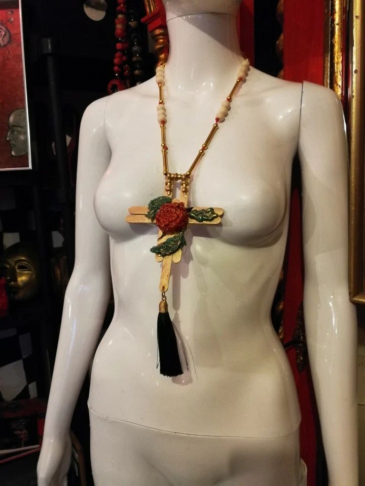 Colgante Talismán Madera Cruz Wicca Amuleto Rito Mágico Brujería Rosa Rosacruz Foto 4 de 4