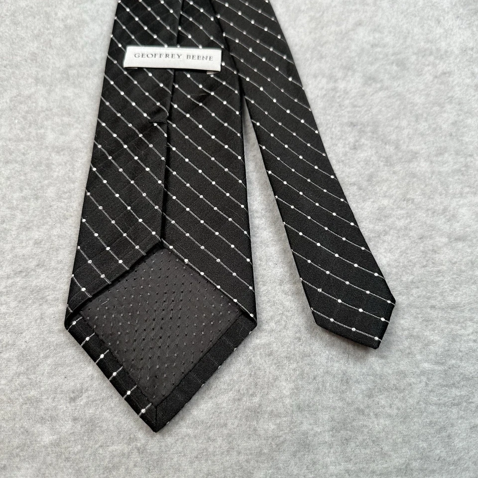 Corbata de cuello Geoffrey Beene blanco y negro a rayas 100 % seda 3,75 X 57 pulgadas Foto 2 de 4