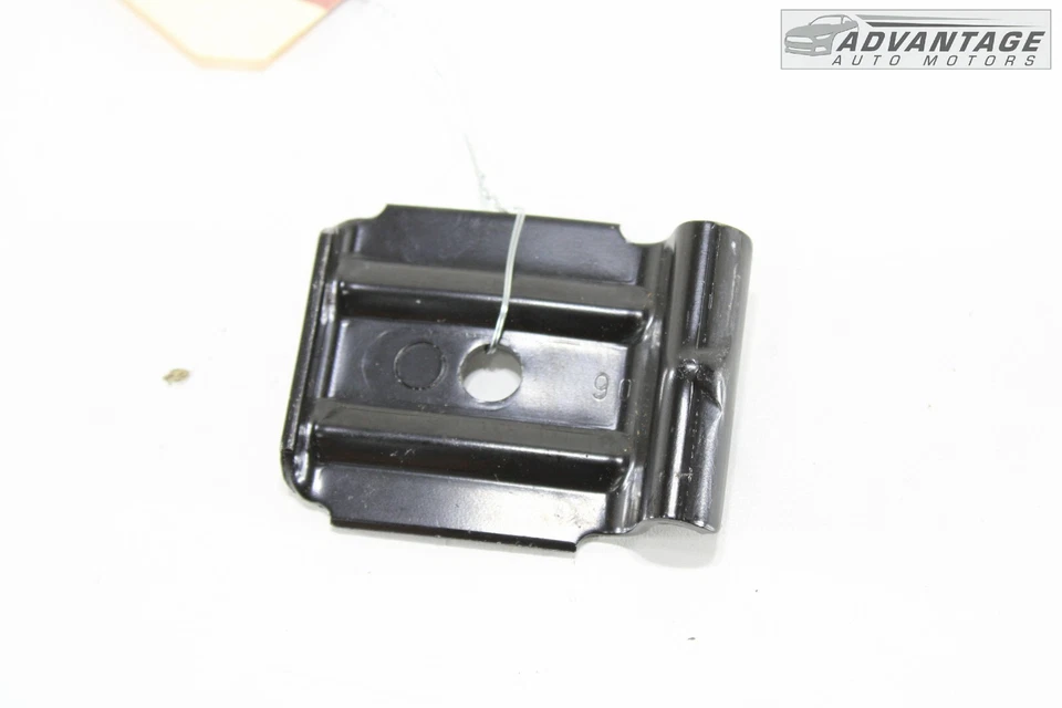 AUDI A4 QUATTRO B8 2009-2017 batería de motor inferior sujeción abrazadera tira OEM Foto 3 de 4