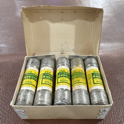 Lot of 10 Fuses Gould Shawmut Amptrap A25X8 Fuse 250V 8A Type 1 Amp Trap